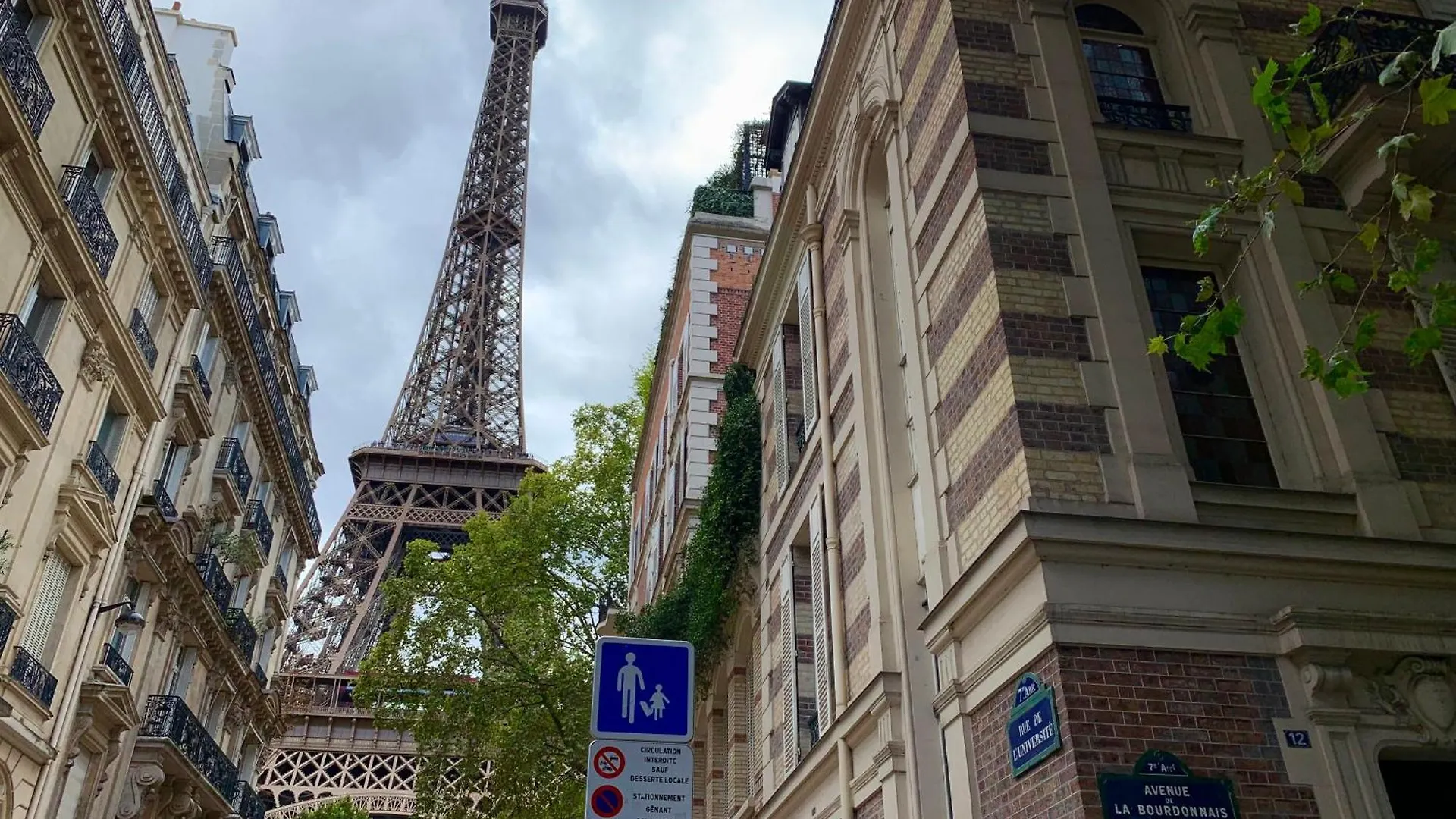 Grand Appartement - Tour Eiffel Paris 0*,  France