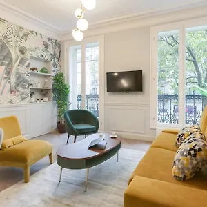 Bright And Gorgeous Flat In The Heart Of Paris